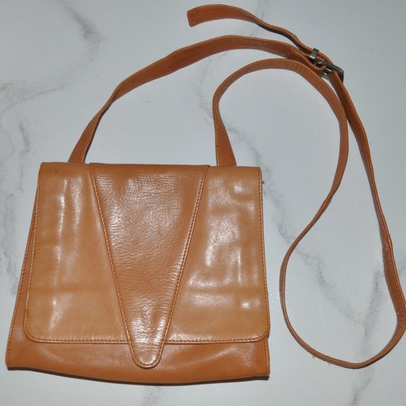 Kenneth Cole Purse - Picture 1 of 5